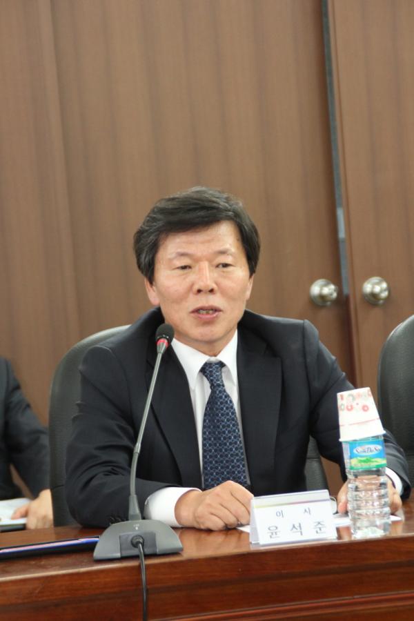 <노인의료나눔재단 이사 윤석준>
