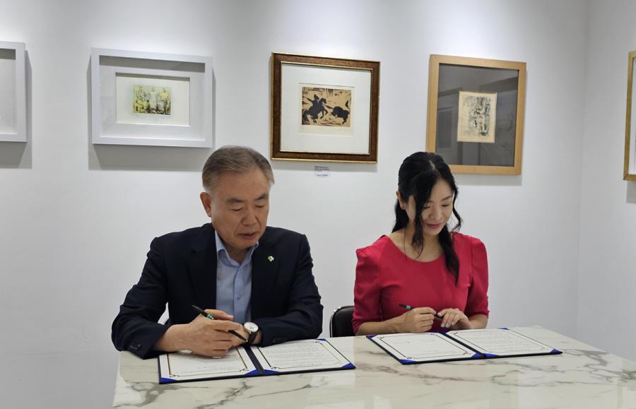 재단 나병기 상임이사, 몸그룹 김 손비야 대표이사 협약서 서명